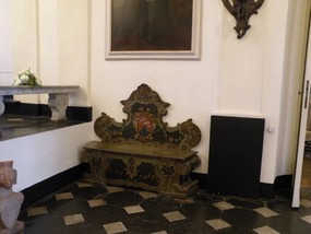  SETTEE WITH CENTURIONE FAMILY COAT OF ARMS