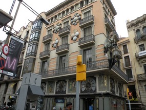 UMBRELLA SHOP WITH CHINESE DRAGON & LANTERN