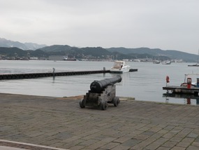 CANNON ON WATERFRONT