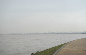 Buenos Aires in the background of the river