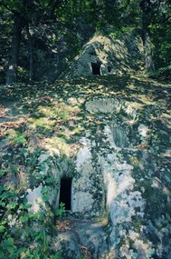 Hermit Caves, Colti