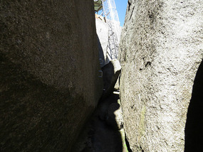 Can you see hand holds in boulders