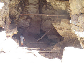 Larry entrance Jingemia cave