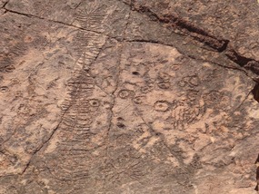 Petroglyphs N'Dhale gorge 