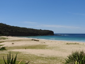  Pebbly beach