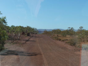 drive to Hamersley Gorge