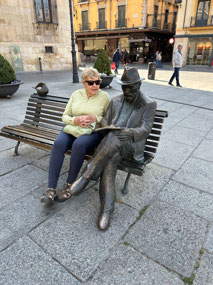 Sheila and Gaudi discussing his architecture
