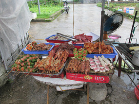 YUMMY LOOKING STREET FOOD
