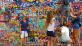 I WANT TO DRAW ON THE WALL