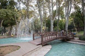 BEAUTIFUL FOUNTAINS & BRIDGES IN THE PARK
