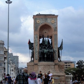 STATUE IN TAKSIM SQUARE