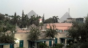 LOOK HOW CLOSE THE PYRAMIDS ARE