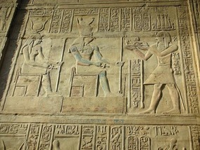 THE PHARAOH GIVING AN OFFERING TO HORUS AND HATHOR