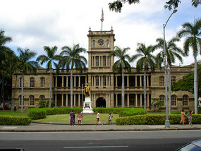 Statue of King Kamehamenha in front of museum