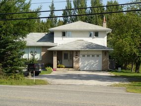Lots of houses on Hwy 17 to White River