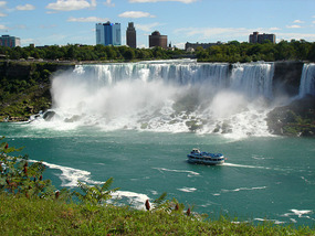 Maid of the Mist in front of the American Falls