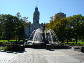 Dawn in front of Tourny Fountain & Parliament