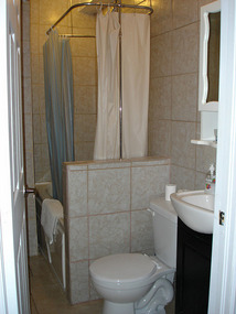 Shower curtain round showerhead