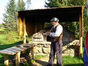 Outdoor oven for cooking bread