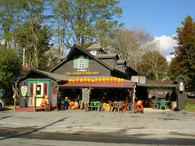 Local gourmet food and bakery shop
