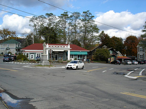 Main intersection of Mahone Bay town