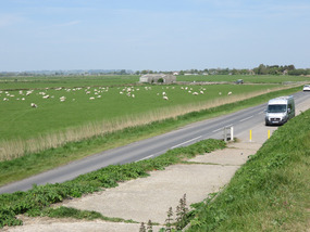 Roadside lunch at Winchelsea Beach 
