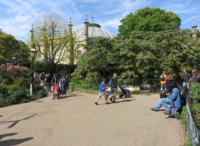 Buskers in the Pavillion Gardens