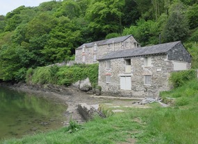 Tiny quayside hamlet of Pont 