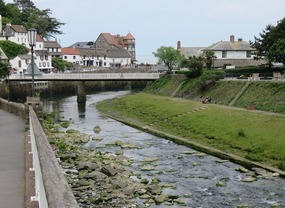 Riverbed continuing to Lynmouth Harbour