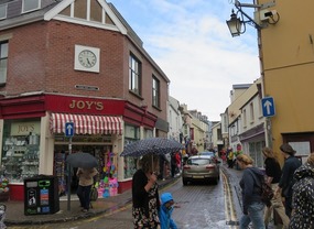 Window shopping in Upper Frog Street