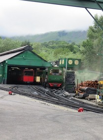 Little steam engine & carriage