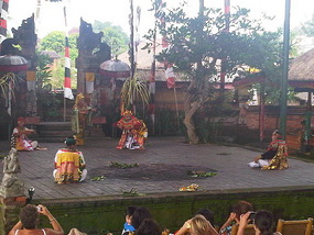 Dewi Kunti, Patih, Servants