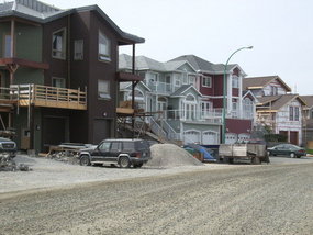 37 -impressive houses - but no lawns