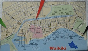 - Waikiki Aquarium (black arrow)