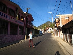 - view in front of hotel