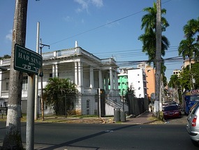 - mansions that used to be common in Bella Vista