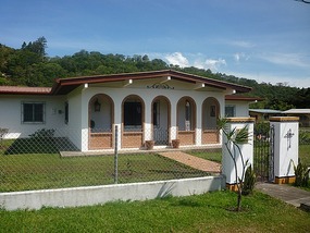 - house outside  Valle Escondido