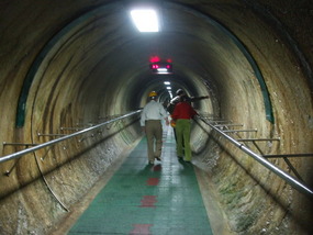 foot tunnel down to 3rd infiltration tunnel