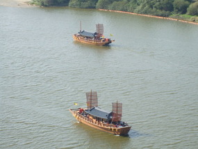 tourist riverboats