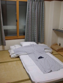 Osaka Maruichi Hotel - Floor Bed & Kimono