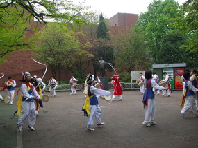 Random Street Performance in a Park