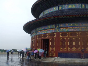 Crowds look from Outside