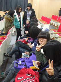 Break time - Out come the cell phones