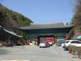 Entrance to Donghwasa