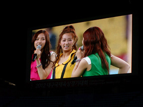 A PINK Introductions and Greeting the Fans