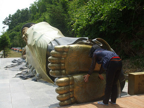 Rubbing Sleeping Buddhas Feet