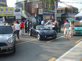 Visitors to Auto Show