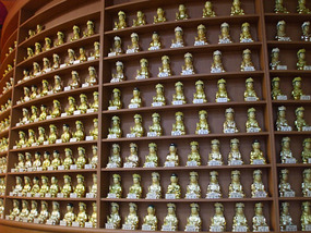 Curved Statue Wall