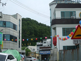 Lantern Trail to Temple