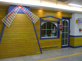 Windmill Style Photo Studio